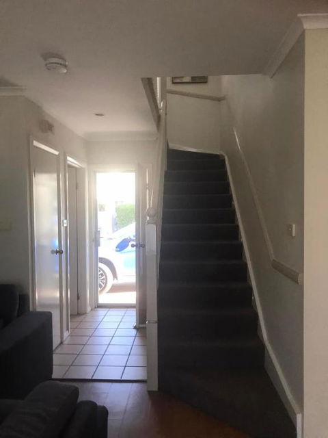 Poppies Lakeview Terrace - 2 Bedroom - Hobart Tourism 2