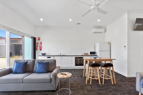 Port Lincoln Shark Apartment 5 - Tourism TAS 1