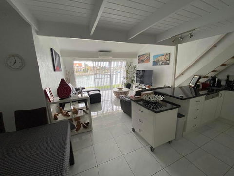 Port Lincoln Marina Waterfront Apartment - Hobart Tourism 3