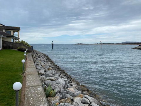 Port Lincoln Marina Waterfront Apartment - Hobart Tourism 1