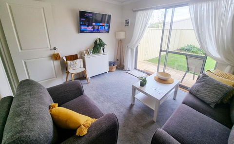 Queen Bed Apartment- No Sharing, Your Very Own Space - Hobart Tourism 1