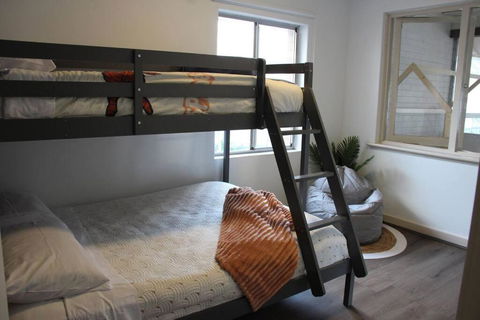 Raeside Home - Hobart Tourism 3