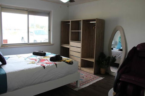 Raeside Home - Hobart Tourism 1