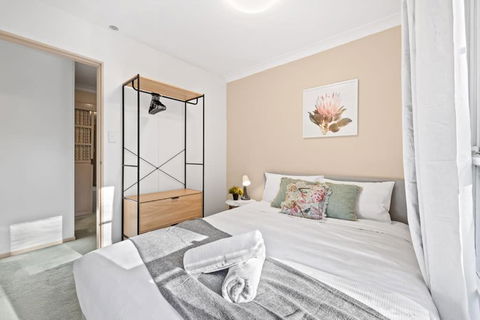 Quaint Queen Room In Pymble - Private Spot - Shared Bathroom - Tourism TAS 0