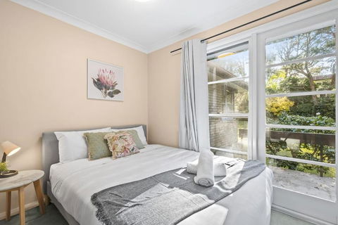 Quaint Queen Room In Pymble - Private Spot - Shared Bathroom - Tourism TAS 1