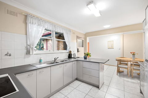 Quaint Queen Room In Pymble - Private Spot - Shared Bathroom - Tourism TAS 2