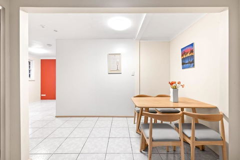 Quaint Queen Room In Pymble - Private Spot - Shared Bathroom - Tourism TAS 3