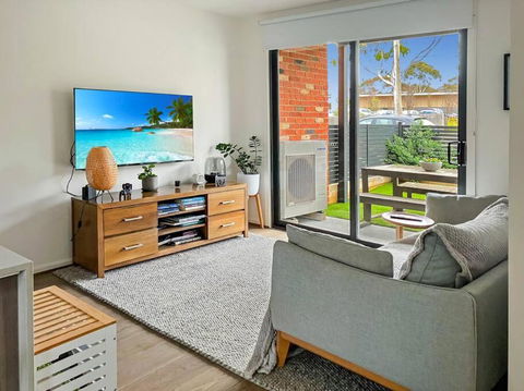 Private Room & Ensuite, In Shared Modern 2 Level Apartment - Full Use Of All Facilities - Hobart Tourism 0