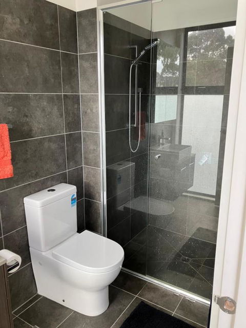 Private Room & Ensuite, In Shared Modern 2 Level Apartment - Full Use Of All Facilities - Hobart Tourism 3