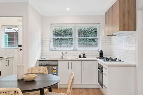 Prime Location 2 Bed Renovated In Royston Park - Hobart Tourism 2