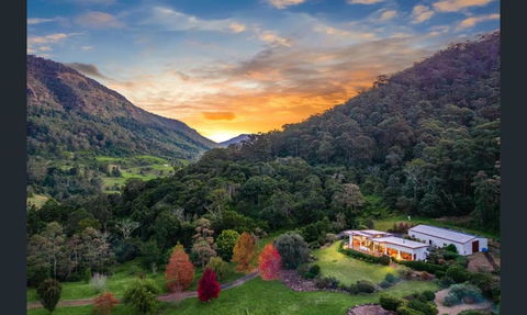 Private Luxury In The Mountains With Running Creek - Hobart Tourism 0