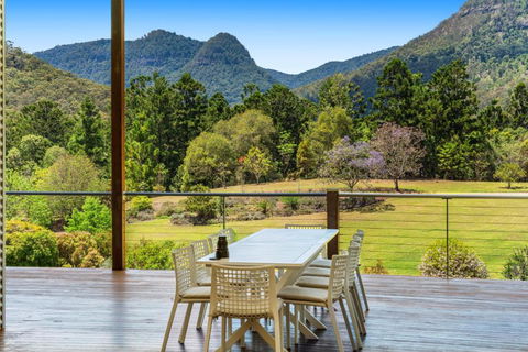 Private Luxury In The Mountains With Running Creek - Hobart Tourism 3