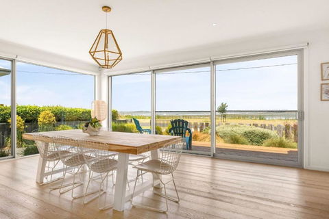Pukeko Beach House - Hobart Tourism 1