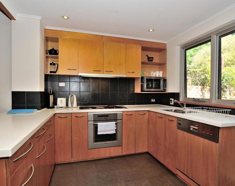 Pure Gold - Heritage 2 Bedroom Terraced Cottage - Tourism TAS 1