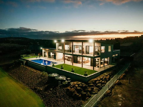Pure Heaven - Hobart Tourism 0