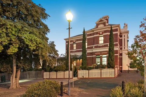 QPO QUEENSCLIFF - Tourism TAS 2