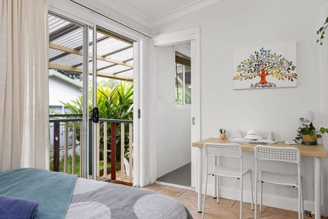 Quadruple Ensuite Room - Nearby Stations & Shops - Tourism TAS 3