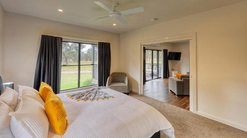 Quaffers On Storm King - Tourism TAS 1