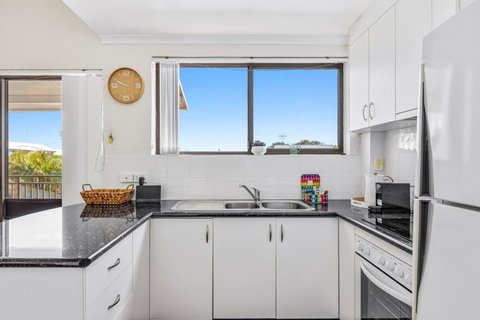 Quaint 2-Bed Beach Abode With Ocean Views - Tourism TAS 2