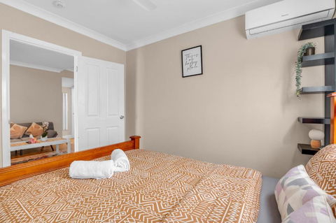 Quaint 2 Bedroom Fully Furnished Cottage - Tourism TAS 2