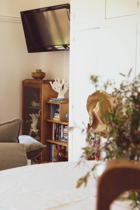 Quaint And Intimate 1-bed Seaside Cottage - Tourism TAS 1