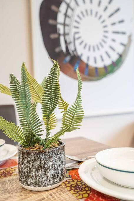 Quaint Auchenflower 1B1B Apt W Parking Close To UQ - Tourism TAS 2