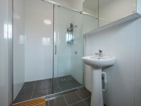 Quaint Double Or Queen Room - Mins To Stations&UNSW - Shared Bathroom - Tourism TAS 3