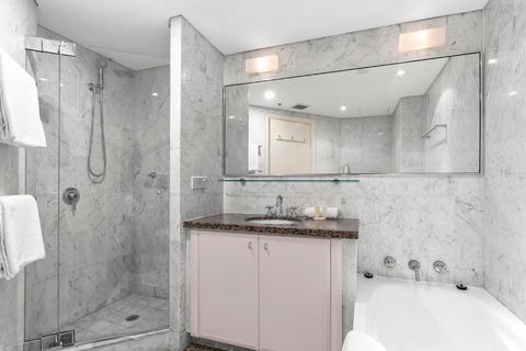 Quay West 2302 Self-Catering - Hobart Tourism 2