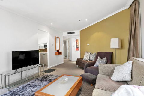 Quay West 2302 Self-Catering - Hobart Tourism 3