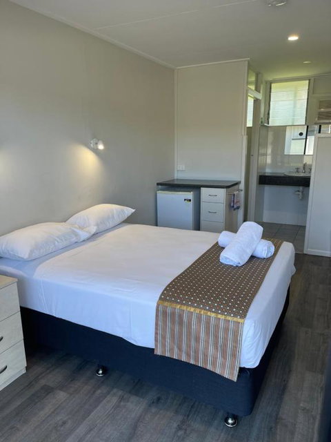 Queens Beach Hotel - Tourism TAS 0