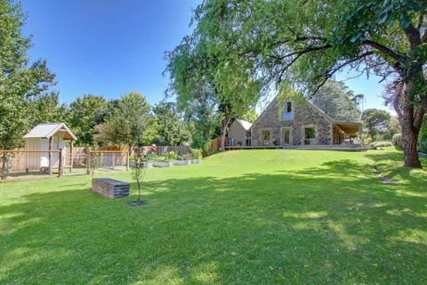Quigtoo Cottage - Beautiful 4BR Stone Cottage L WiFi L Bath L Garden - Tourism TAS 0
