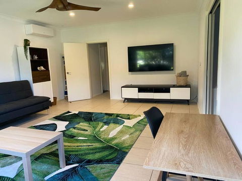 Rainbow Beachhouse - Deluxe, Pristine Location - Hobart Tourism 3