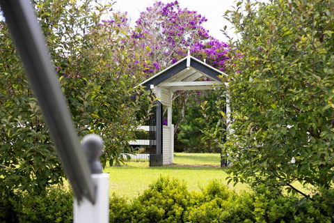 Rambling Roses - Tourism TAS 1