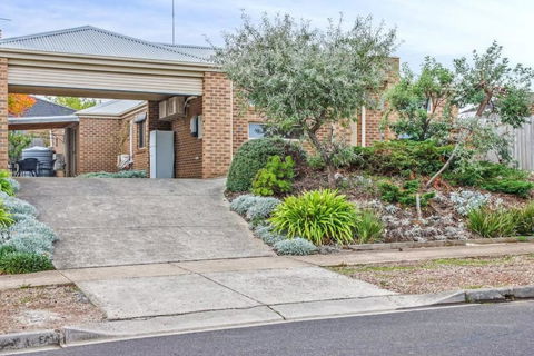 Reconnect On Daly I Epworth And Deakin - Tourism TAS 0