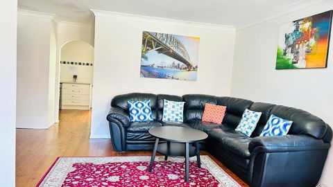 Quiet Family Townhouse In Wollongong CBD - Hobart Tourism 0