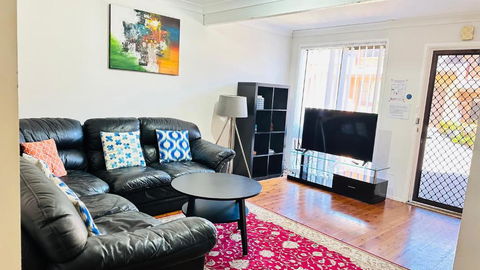 Quiet Family Townhouse In Wollongong CBD - Hobart Tourism 1