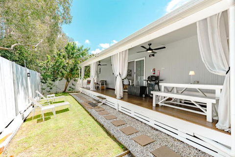 Private Outdoor Spa, Fire Pit, Cinema Room - THE COTTAGE COOLUM BEACH - Hobart Tourism 3