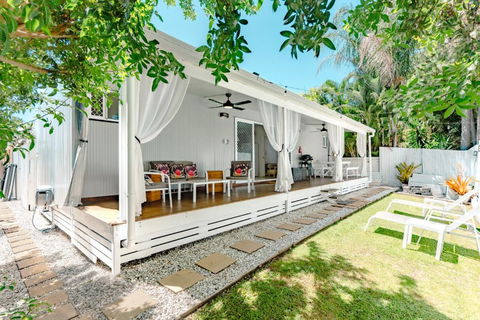 Private Outdoor Spa, Fire Pit, Cinema Room - THE COTTAGE COOLUM BEACH - Hobart Tourism 2