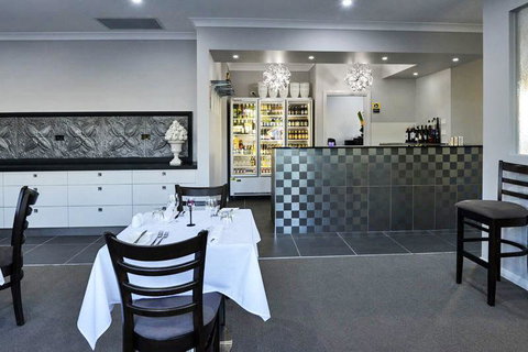 Astro Dish Motor Inn - Tourism TAS 3