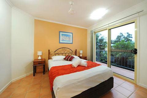 At Beach Court Holiday Villas - Hobart Tourism 3