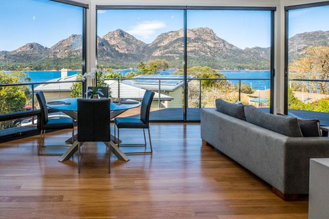 At The Bay - Tourism TAS 2