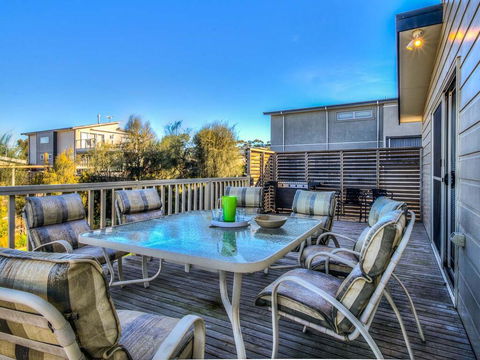 At The Beach - Hobart Tourism 1