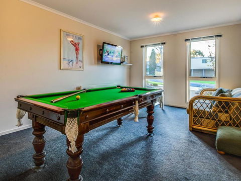 At The Beach - Hobart Tourism 2