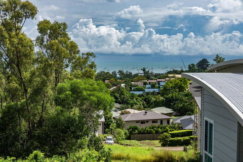 Austinmer - Cannonvale - Tourism TAS 2