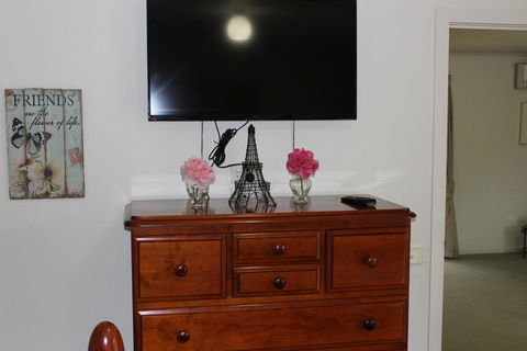 Australian Home Away Ringwood Bardia - Hobart Tourism 3