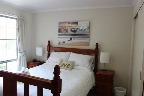 Australian Home Away Ringwood Bardia - Hobart Tourism 2