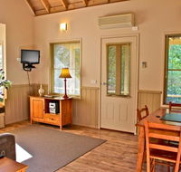 Autumn Leaf Cottage 1 - Hobart Tourism