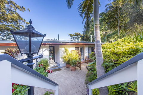 Avocado Sunset Bed & Breakfast - Hobart Tourism 1