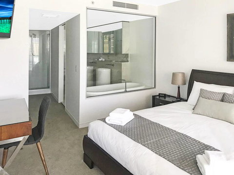 Awesome Ocean Views Broadbeach WiFi, Netflix, Wine - Tourism TAS 2