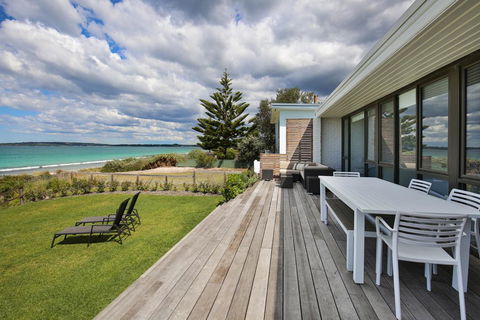 Azure Absolute Beachfront - Pet Friendly - Tourism TAS 0